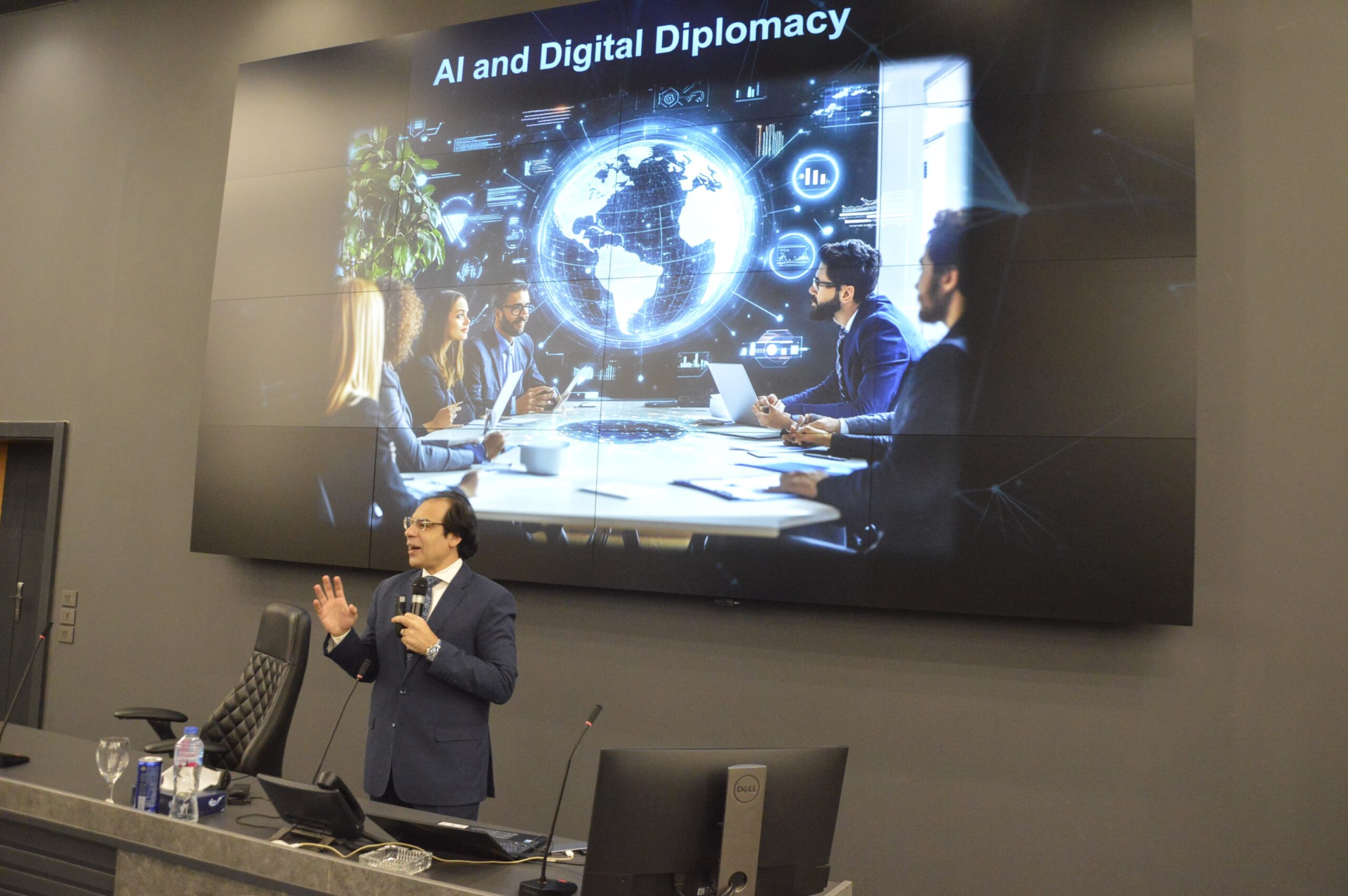 Dr. Mohamed El-Guindy Addresses Foreign Military Attachés on “AI in Digital Diplomacy” at ISSSI Cairo